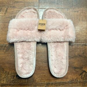 NEW PINK Victoria's Secret Faux Fur Light Pink Slippers